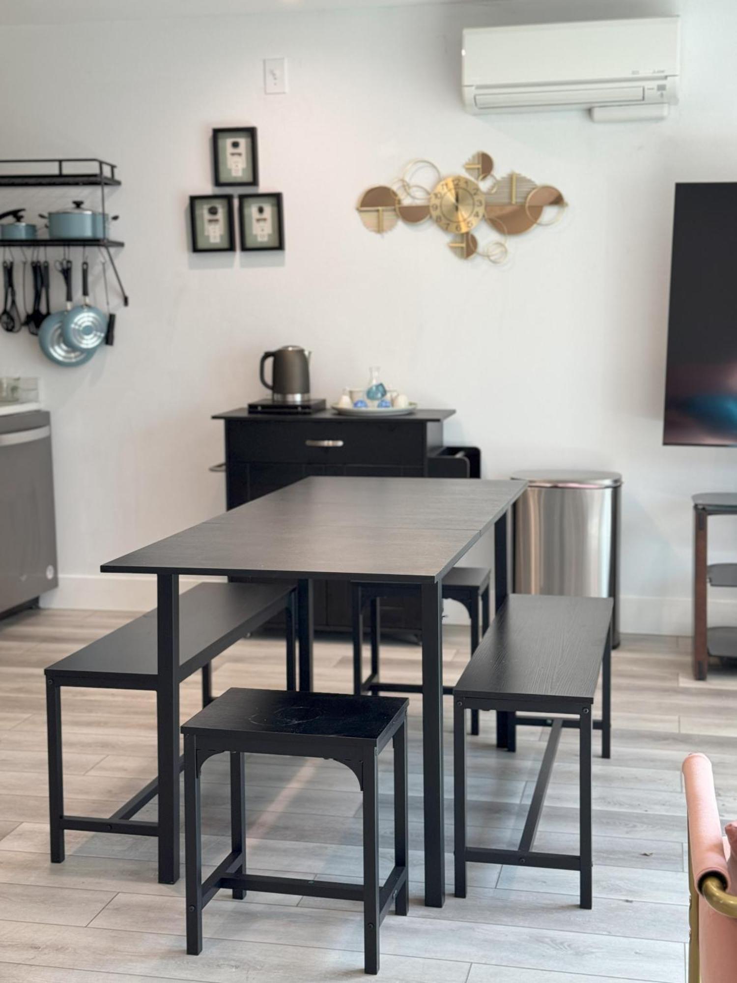 Chic, Cozy & Comfort Modern Room Austin Zewnętrze zdjęcie